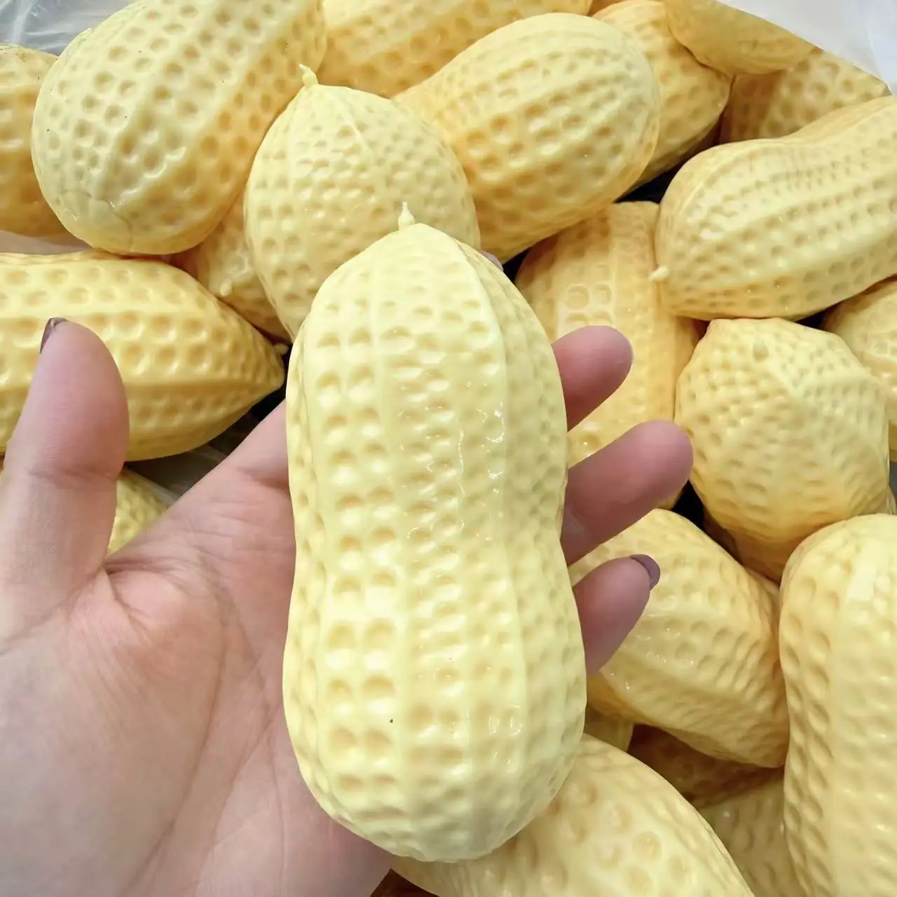 Party Games For Adults And Kids - 1 buah mainan lembut berbentuk kacang